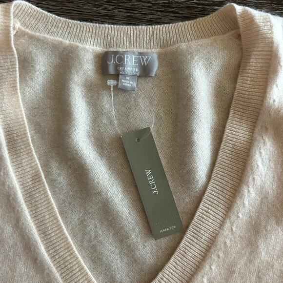 NWT J.Crew 100% Cashmere Sweater Vest Size Medium V-Neck Butter Cream Sleeveless - Picture 3 of 11
